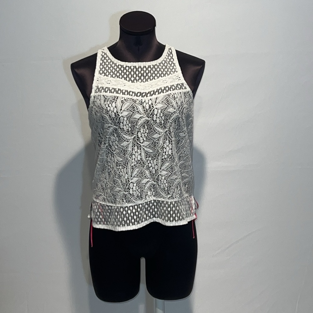 DEX white lace sleeveless top with 2 button back detail!